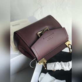 Сумка Givenchy. Можно носить в руке, на плече или через плечо. Оч