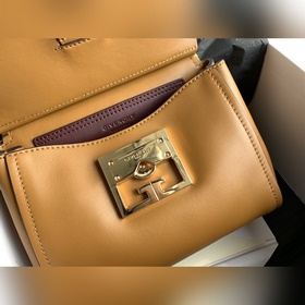 Сумка Givenchy Можно носить в руке, на плече или через плечо, чт