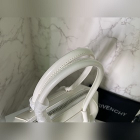 Givenchy Новая сумка Уникальный замок-аксессуар выглядит очень с