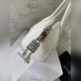Givenchy Новая сумка Уникальный замок-аксессуар выглядит очень с