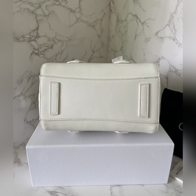 Givenchy Новая сумка Уникальный замок-аксессуар выглядит очень с
