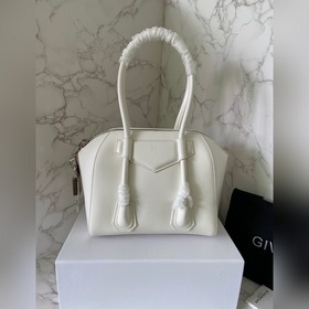 Givenchy Новая сумка Уникальный замок-аксессуар выглядит очень с
