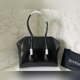 Givenchy Новая сумка Уникальный замок-аксессуар выглядит очень с