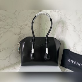 Givenchy Новая сумка Уникальный замок-аксессуар выглядит очень с