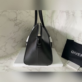 Givenchy Новая сумка Уникальный замок-аксессуар выглядит очень с
