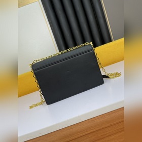 Givenchy Сумка через плечо Маленькая сумка Kira Богатое и тщатель
