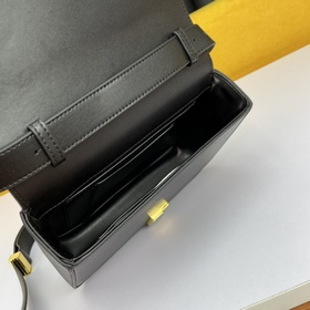 Givenchy Сумка через плечо Кира маленькая сумка camera bag Богата