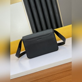 Givenchy Сумка через плечо Кира маленькая сумка camera bag Богат