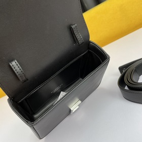 Givenchy Сумка через плечо Кира Маленькая сумка Camera Bag Богато
