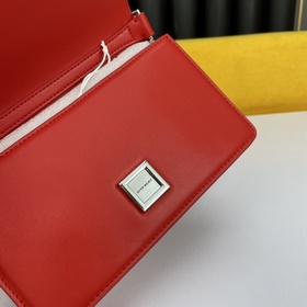 Givenchy Сумка через плечо Маленькая сумка Kira Богатое и тщатель