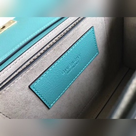 Сумка через плечо Givenchy Удобная, легкая и прочная сумка, кото