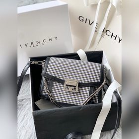 Сумка через плечо Givenchy Удобная, легкая и прочная сумка, кото