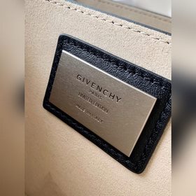 Сумка через плечо Givenchy Удобная, легкая и прочная сумка, кото