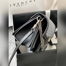Сумка через плечо Givenchy Удобная, легкая и прочная сумка, кото