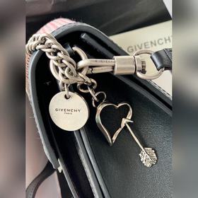 Сумка через плечо Givenchy Очень милая, удобная, легкая и проста