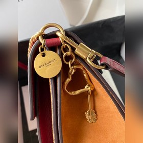 Сумка через плечо Givenchy Очень милая, удобная, легкая и проста