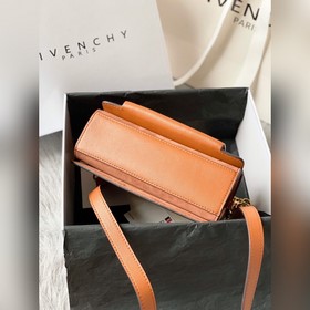 Givenchy Сумка через плечо Очень милая, удобная, легкая и проста