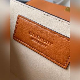 Givenchy Сумка через плечо Очень милая, удобная, легкая и проста