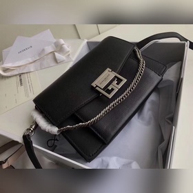 Сумка через плечо Givenchy Очень милая, удобная, легкая и проста