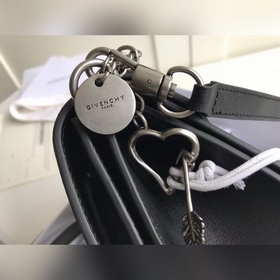 Сумка через плечо Givenchy Очень милая, удобная, легкая и проста
