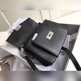 Сумка через плечо Givenchy Очень милая, удобная, легкая и проста