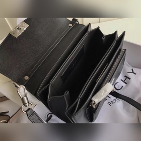 Сумка через плечо Givenchy Очень милая, удобная, легкая и проста