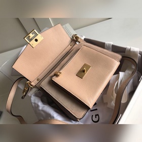 Сумка через плечо Givenchy Любимая сумка, удобная, легкая, удобн