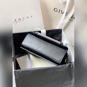 Сумка через плечо Givenchy Очень милая, удобная, легкая и проста