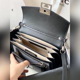 Сумка через плечо Givenchy Очень милая, удобная, легкая и проста
