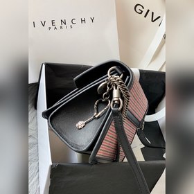 Сумка через плечо Givenchy Любимая сумка, удобная, легкая, удобн