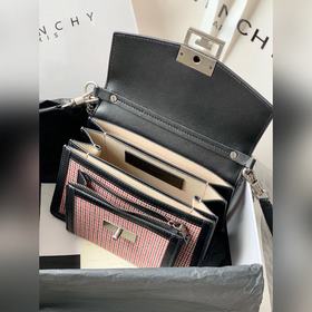 Сумка через плечо Givenchy Любимая сумка, удобная, легкая, удобн