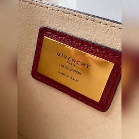 Сумка через плечо Givenchy Любимая сумка, удобная, легкая, удобн