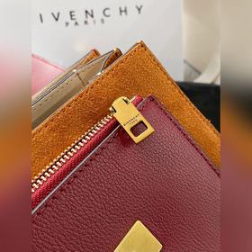 Сумка через плечо Givenchy Любимая сумка, удобная, легкая, удобн