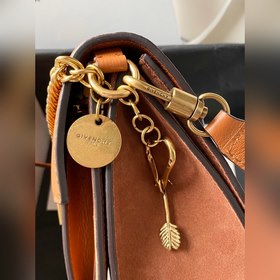 Givenchy Сумка через плечо Новая модель, очень милая, удобная, л