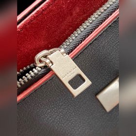 Givenchy Сумка через плечо Новая модель, очень милая, удобная, л