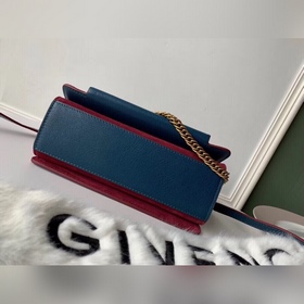 Givenchy Сумка через плечо Новая модель, очень милая, удобная, л