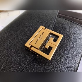 Givenchy Сумка через плечо Новая модель, очень милая, удобная, л