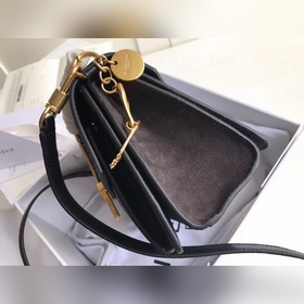 Givenchy Сумка через плечо Новая модель, очень милая, удобная, л