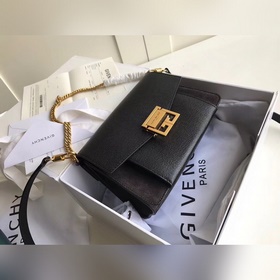 Givenchy Сумка через плечо Новая модель, очень милая, удобная, л