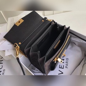 Givenchy Сумка через плечо Новая модель, очень милая, удобная, л