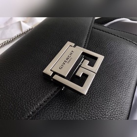 Givenchy Сумка через плечо Очень милая, удобная, легкая и проста