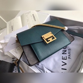 Givenchy Сумка через плечо Очень милая, удобная, легкая и проста