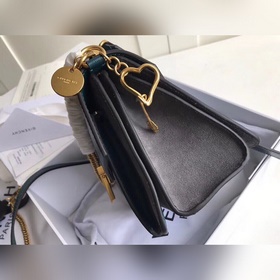 Givenchy Сумка через плечо Очень милая, удобная, легкая и проста