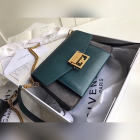 Givenchy Сумка через плечо Очень милая, удобная, легкая и проста