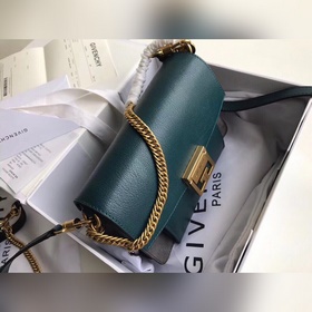 Givenchy Сумка через плечо Очень милая, удобная, легкая и проста