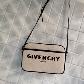 Сумка через плечо Givenchy Сумка для фотоаппарата с узором из пе