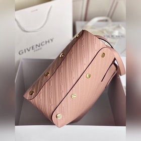 Сумка Givenchy Bond из телячьей кожи с тиснением Вся сумка изгото