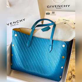 Сумка Givenchy Bond из телячьей кожи с тиснением Вся сумка изгото