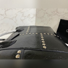Givenchy представил новую сумку Antigona Soft Эта сумка полностью