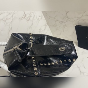 Givenchy представил новую сумку Antigona Soft Эта сумка полностью